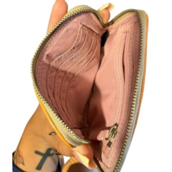 Coach Poppy Wristlet Tan Beige Gold Monogram‎ Logo Small Zip Pouch - Picture 3 of 3